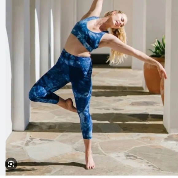 Zyia Active girl’s blue tie dye leggings in 12-14 - Picture 3 of 6